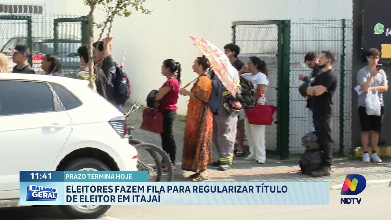 Eleitores enfrentam filas para regularizar título em Itajaí