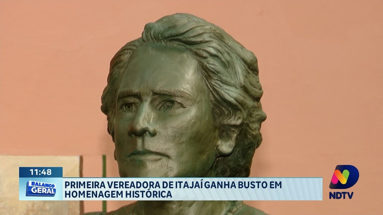 Primeira vereadora de Itajaí ganha busto em homenagem histórica
