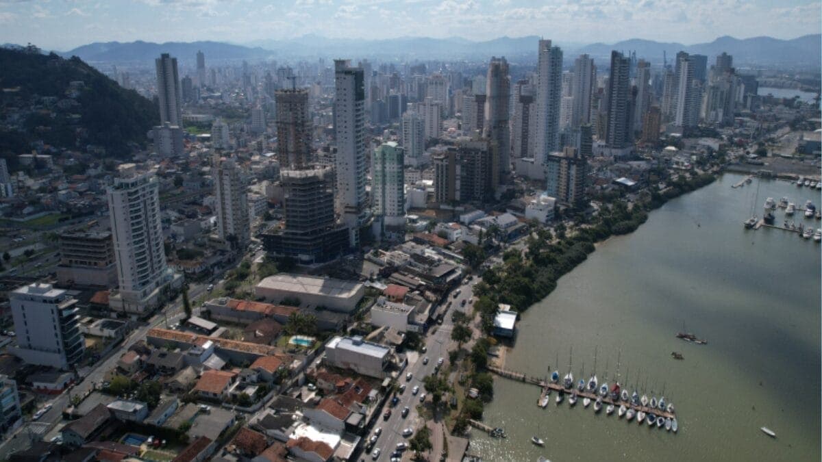 Itajaí recebe encontro de jovens empresários e vira palco do empreendedorismo no Brasil