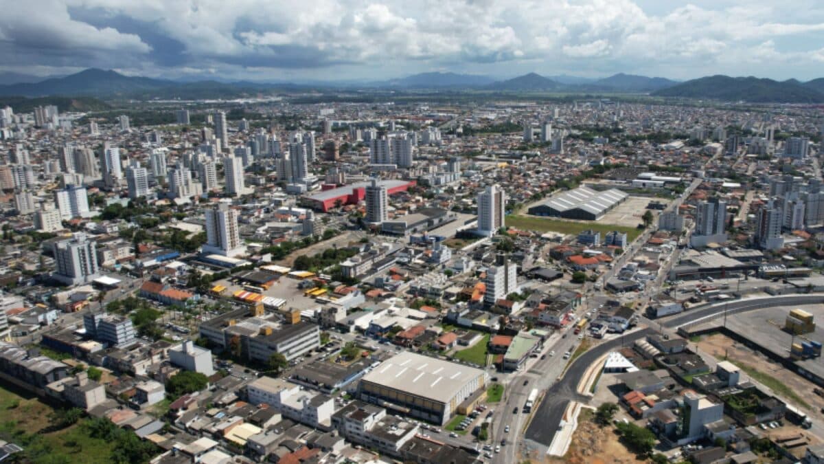 Itajaí abre concurso com salários de até R$ 25 mil para impulsionar quadro de servidores