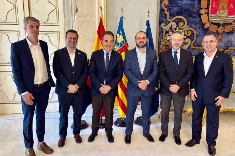 Itajaí e Alicante Firmam Acordo de Cidades-Irmãs para Impulsionar Desenvolvimento Regional