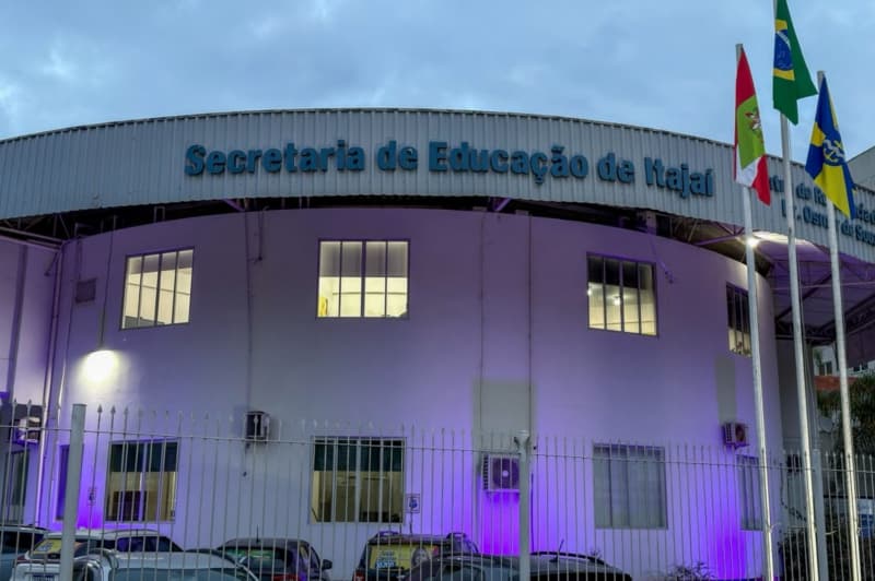 Itajaí abre seleção para 99 funções de direção na rede municipal de ensino