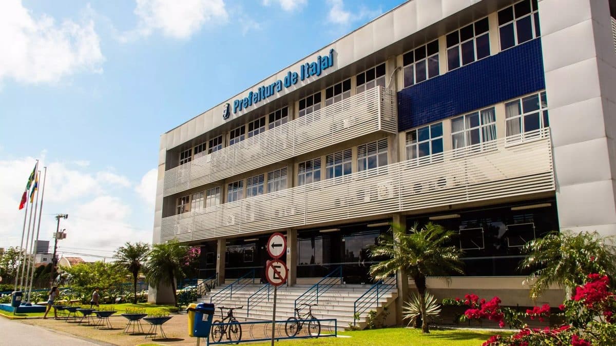 Cidade mais rica de SC abre vagas para a contratação de professores com salários até R$ 6,3 mil