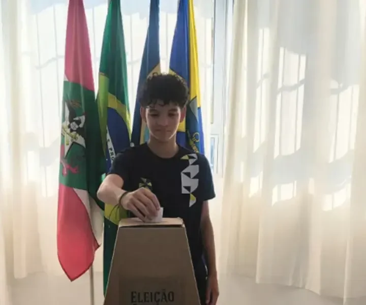 Programa Câmara Mirim em Itajaí realiza eleições nas escolas - Visor Notícias
