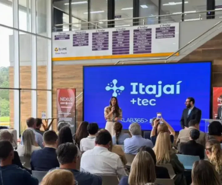 Itajaí lança programa de tecnologia nas escolas para 4.700 alunos - Visor Notícias