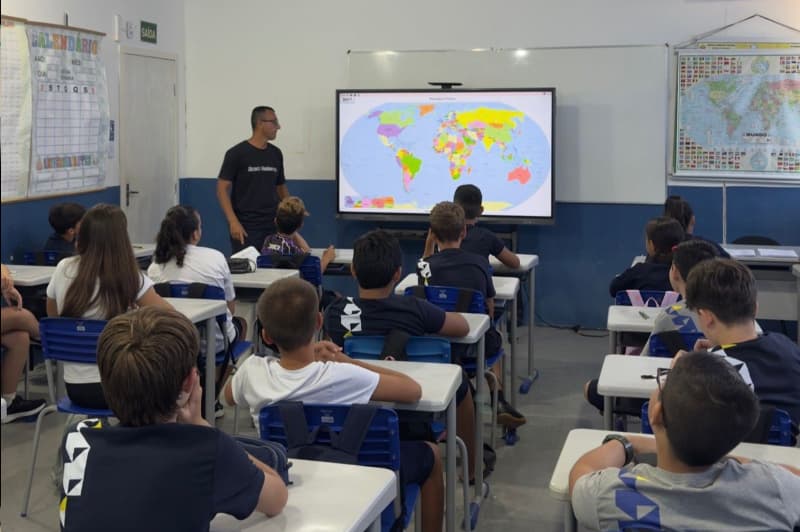 Educação: Itajaí investe em lousas digitais para potencializar a aprendizagem