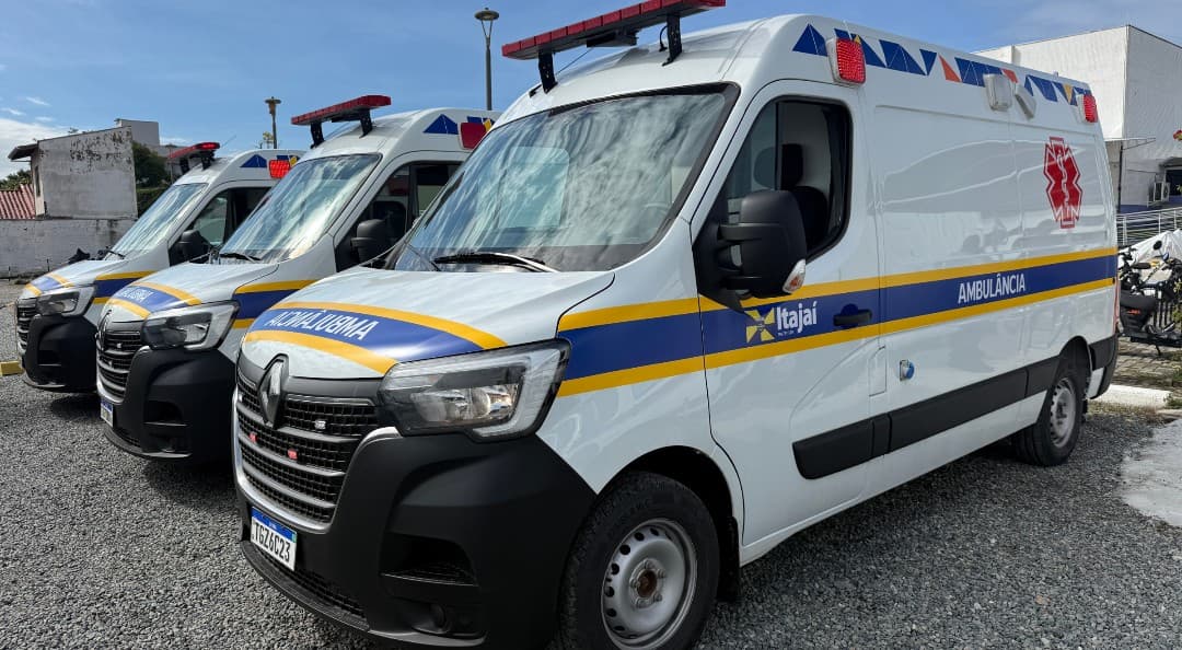 Saúde de Itajaí moderniza frota e amplia em 20% o transporte de pacientes com cinco novas ambulâncias zero km