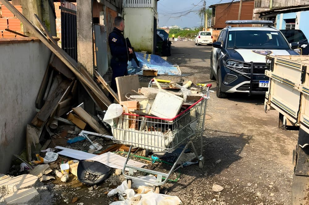 Itajaí recolhe carrinhos de supermercado utilizados por moradores de rua