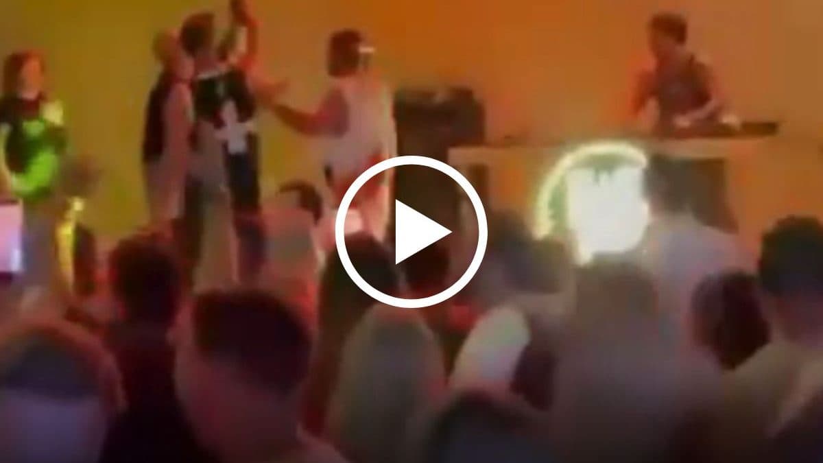 VÍDEO: Show vira caos em SC após manifestação política e banda é expulsa do palco pelo público